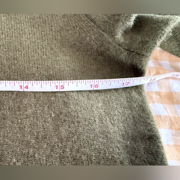 J. Crew 100% cashmere crewneck sweater size small color olive - Picture 7 of 7